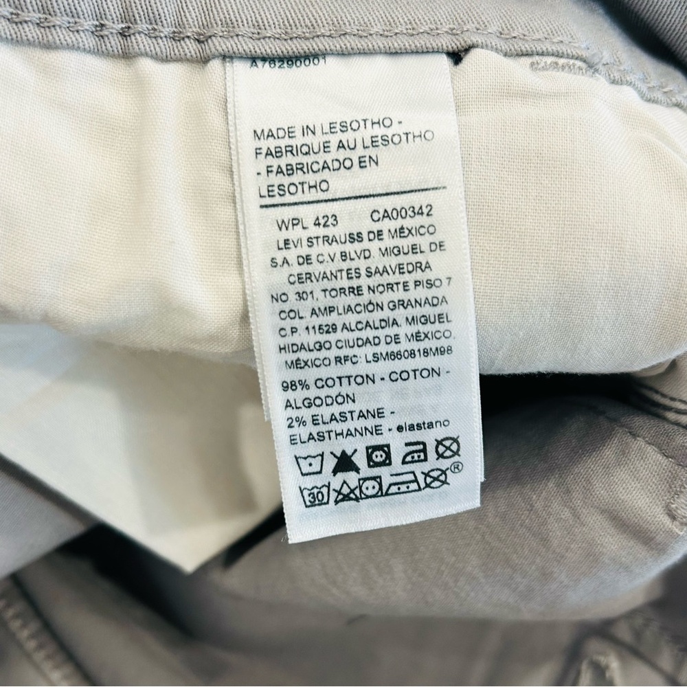 Levi Strauss Signature Essential Cargo Shorts Men's, Size‎ 38 W 10” Inseam, Gray - Picture 8 of 15